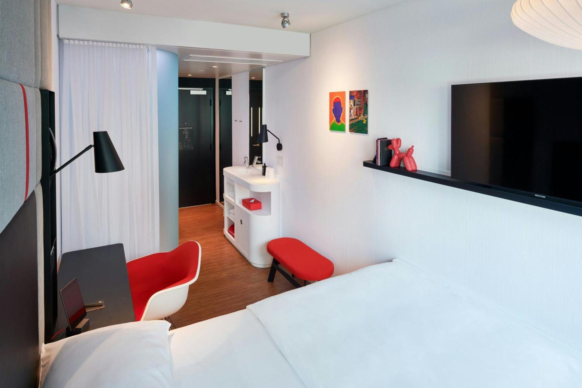 Zimmer mit Kingsize-Bett