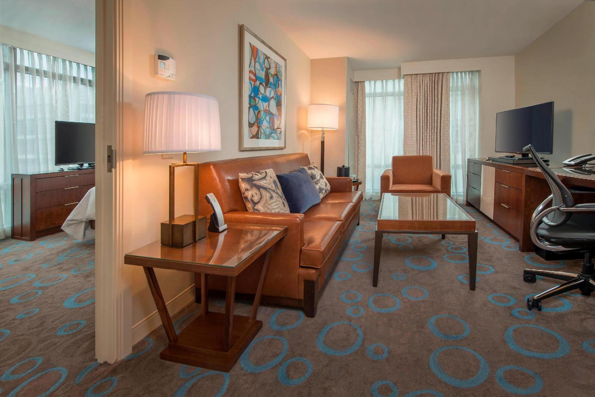One-Bedroom Executive King Suite Sofa Bed,1381231286:JPEG